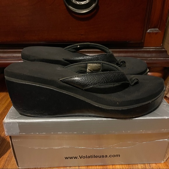 Black platform flip flop